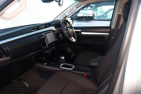 2025 Toyota Hilux SR5 48V GUN126R 4X4
