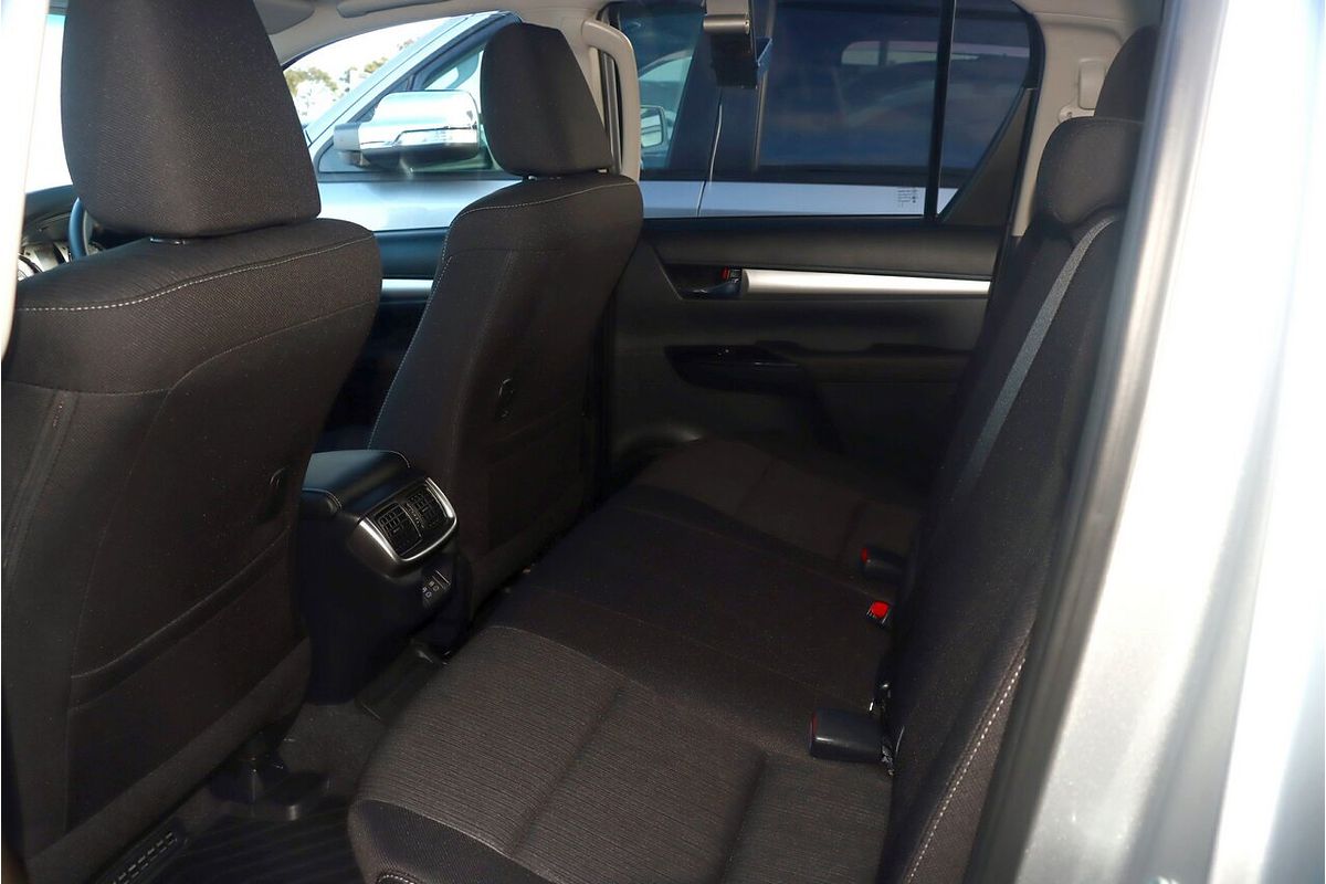 2025 Toyota Hilux SR5 48V GUN126R 4X4