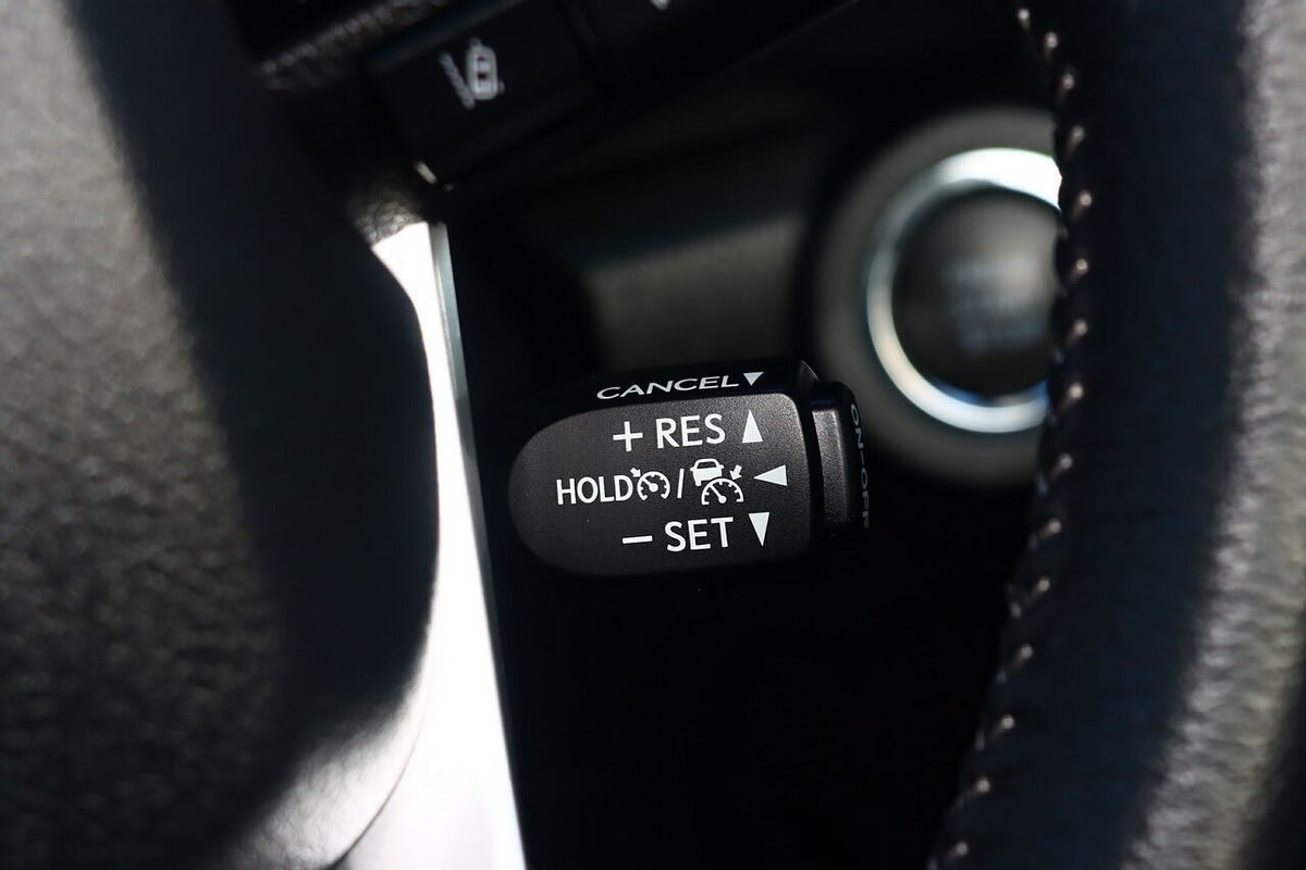 2025 Toyota Hilux SR5 48V GUN126R 4X4