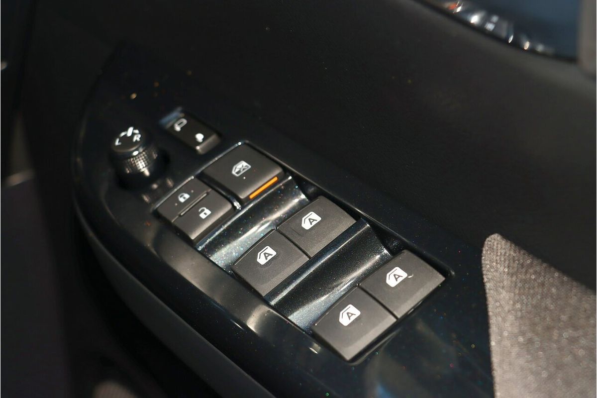 2025 Toyota Hilux SR5 48V GUN126R 4X4