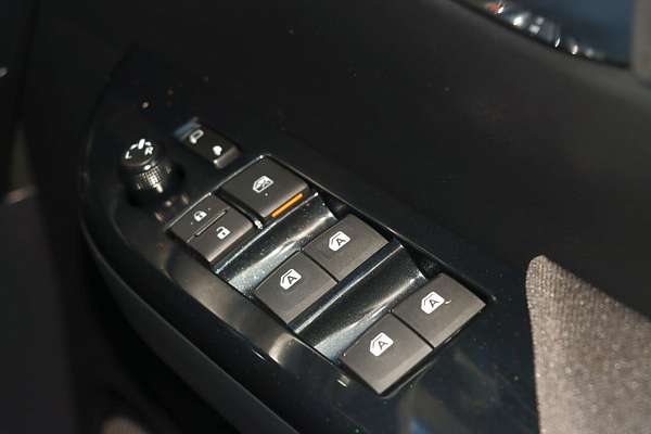 2025 Toyota Hilux SR5 48V GUN126R 4X4