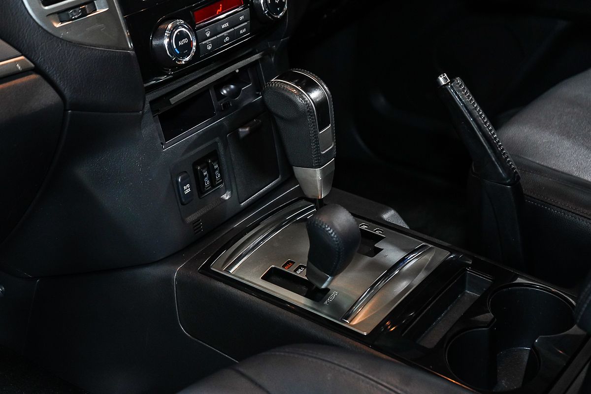2019 Mitsubishi Pajero Exceed NX