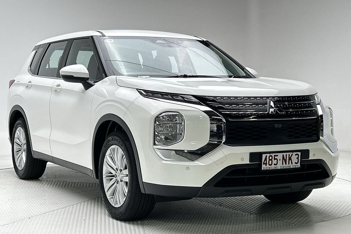 2024 Mitsubishi Outlander ES ZM