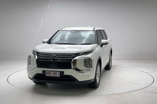 2024 Mitsubishi Outlander ES ZM
