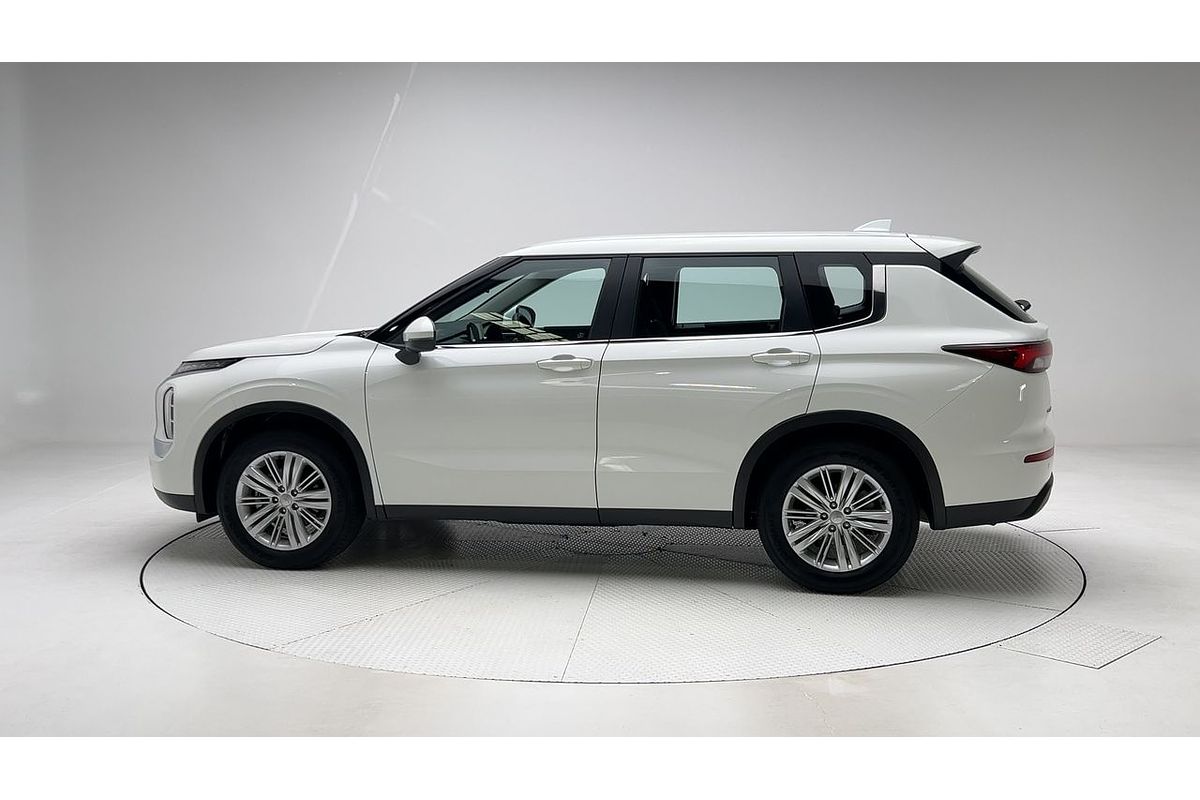 2024 Mitsubishi Outlander ES ZM