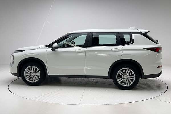 2024 Mitsubishi Outlander ES ZM