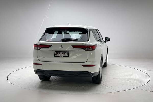 2024 Mitsubishi Outlander ES ZM