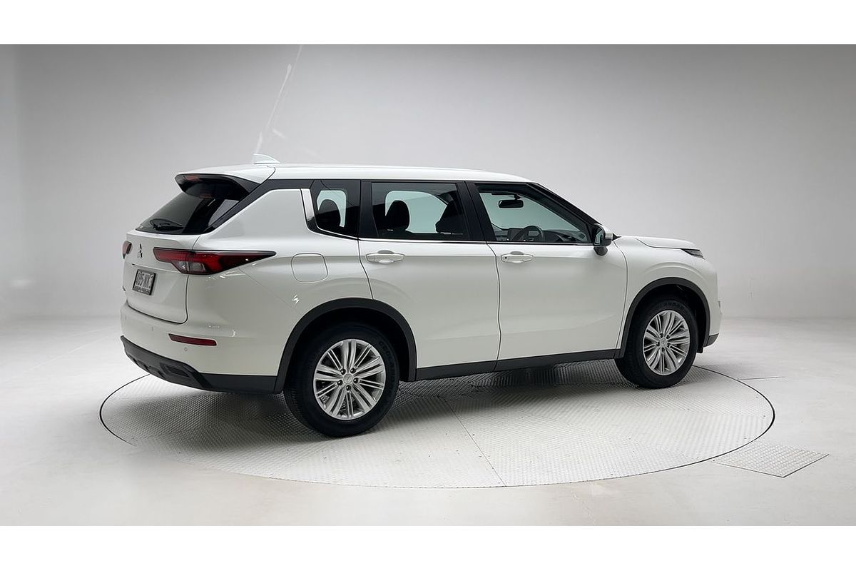 2024 Mitsubishi Outlander ES ZM