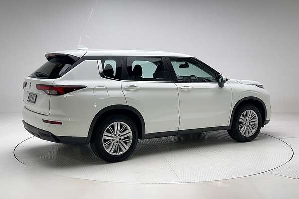 2024 Mitsubishi Outlander ES ZM