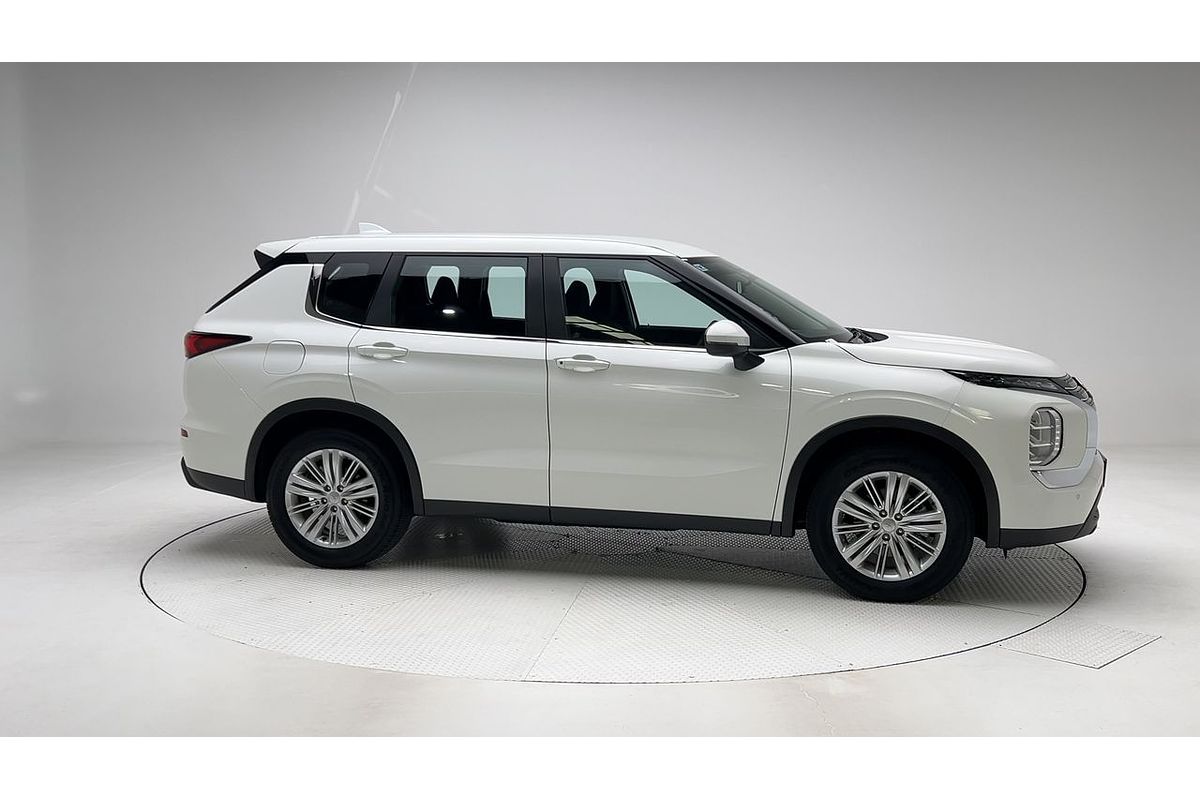 2024 Mitsubishi Outlander ES ZM
