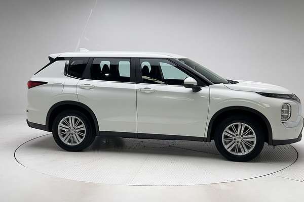 2024 Mitsubishi Outlander ES ZM