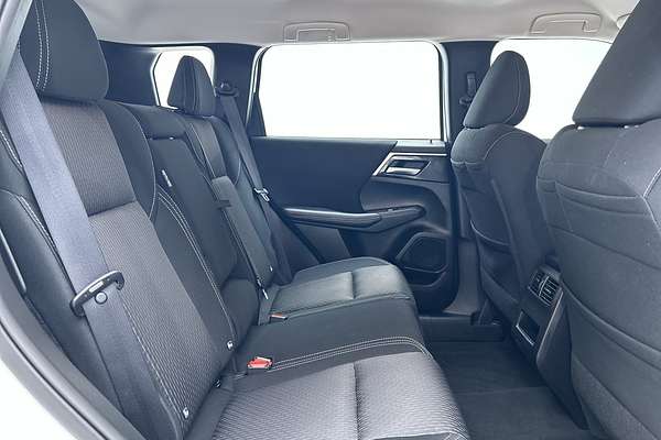 2024 Mitsubishi Outlander ES ZM