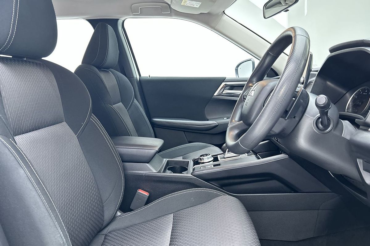 2024 Mitsubishi Outlander ES ZM