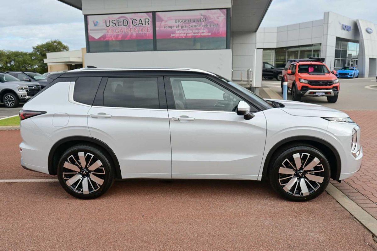 2025 Mitsubishi Outlander Exceed Tourer ZM