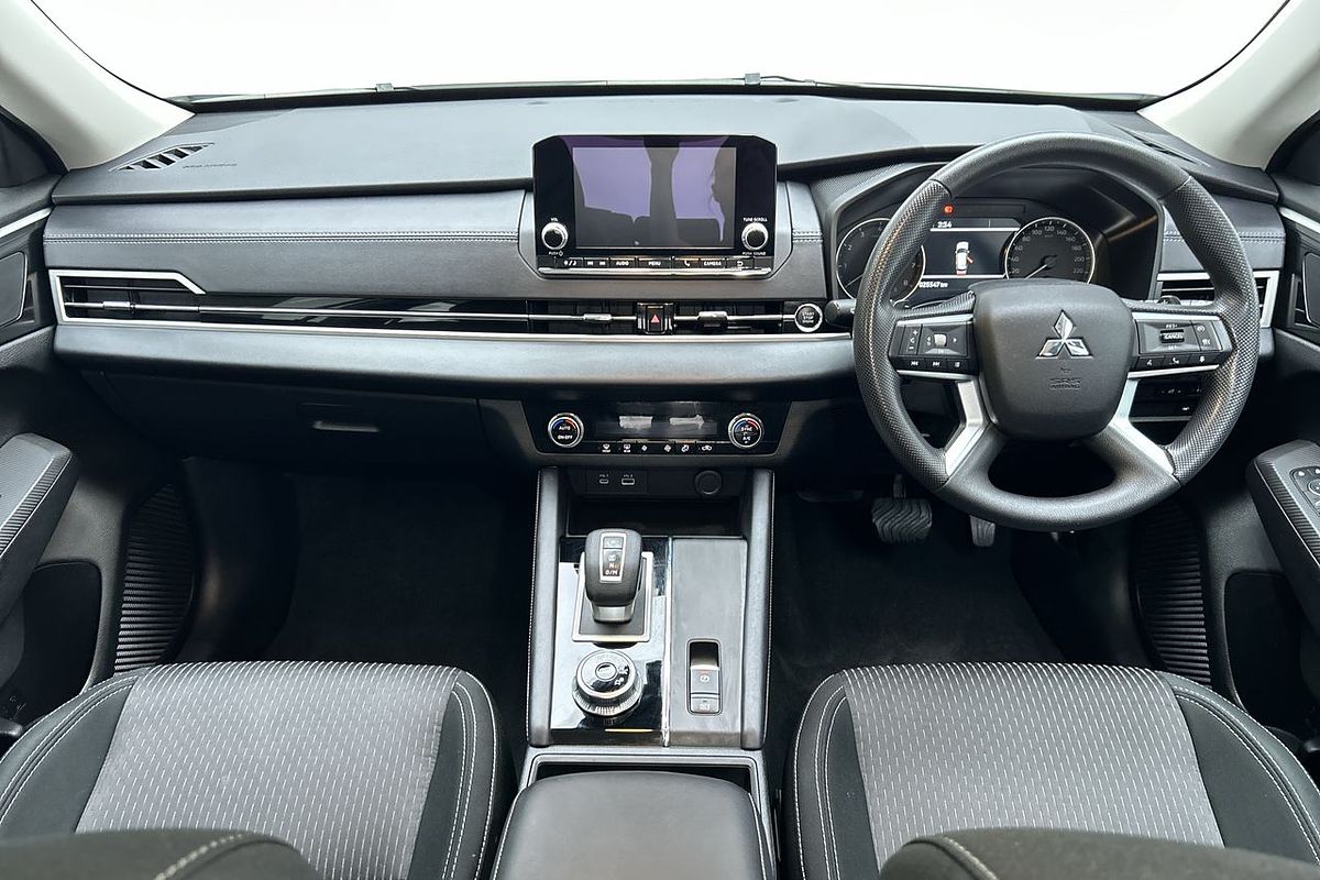 2024 Mitsubishi Outlander ES ZM