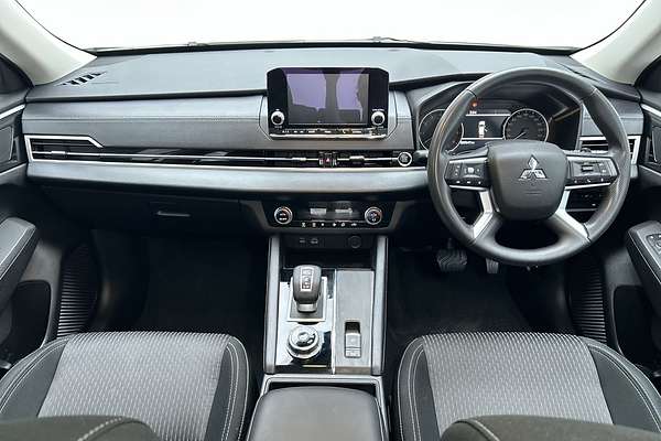 2024 Mitsubishi Outlander ES ZM