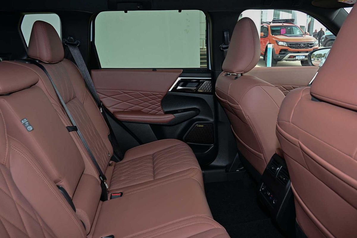 2025 Mitsubishi Outlander Exceed Tourer ZM