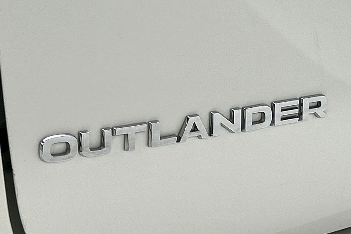 2024 Mitsubishi Outlander ES ZM