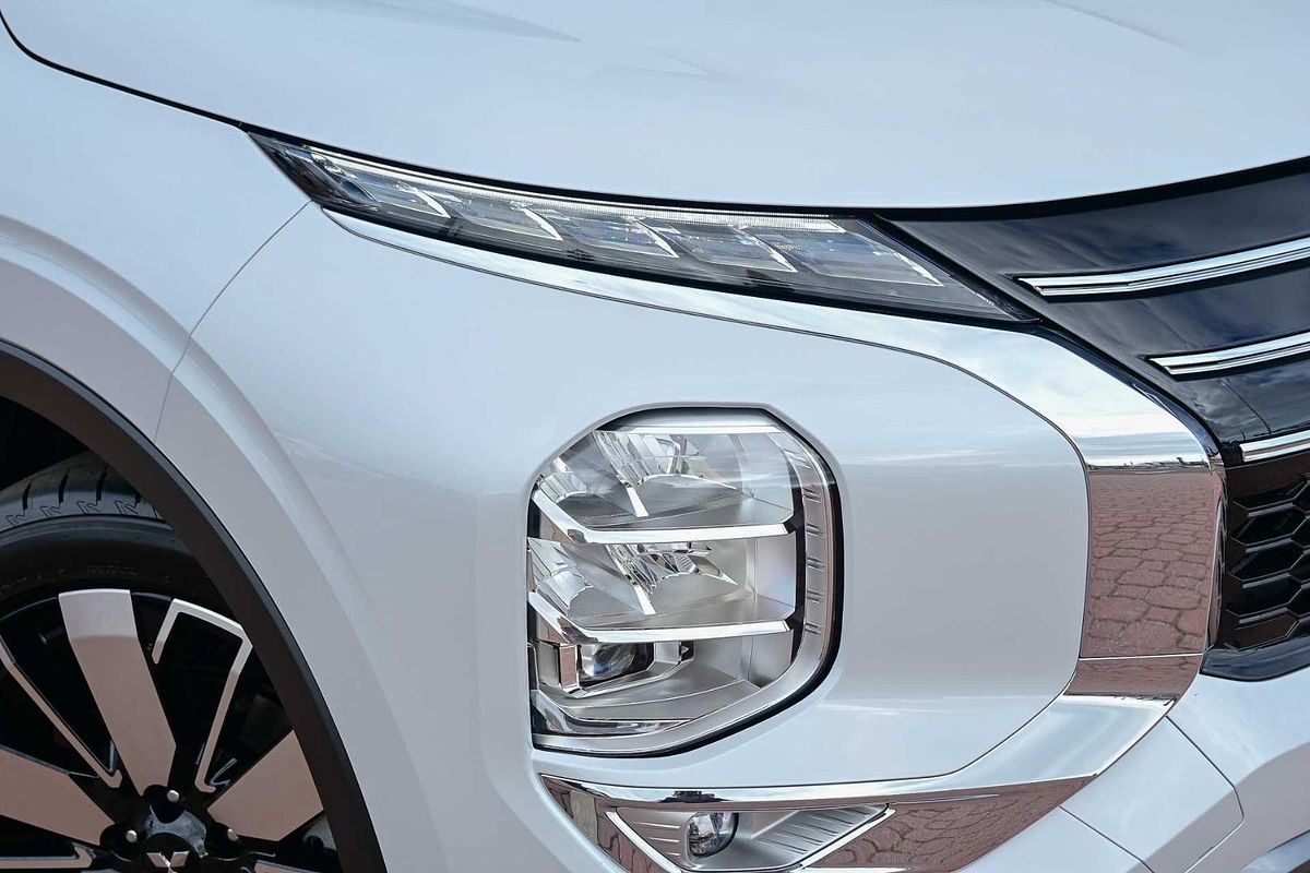 2025 Mitsubishi Outlander Exceed Tourer ZM