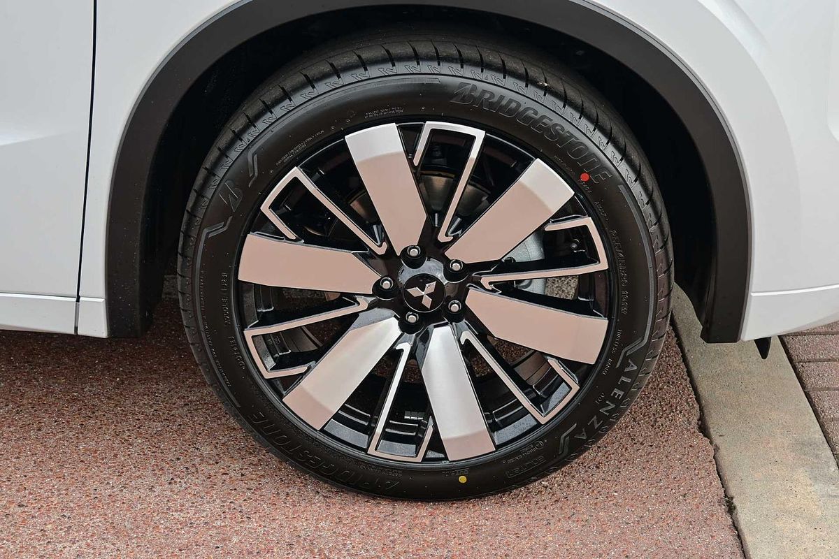 2025 Mitsubishi Outlander Exceed Tourer ZM