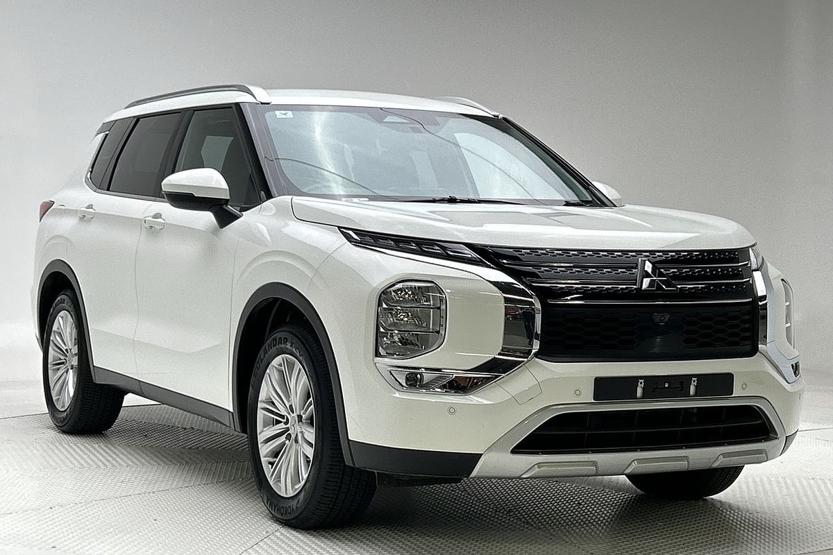2024 Mitsubishi Outlander LS ZM