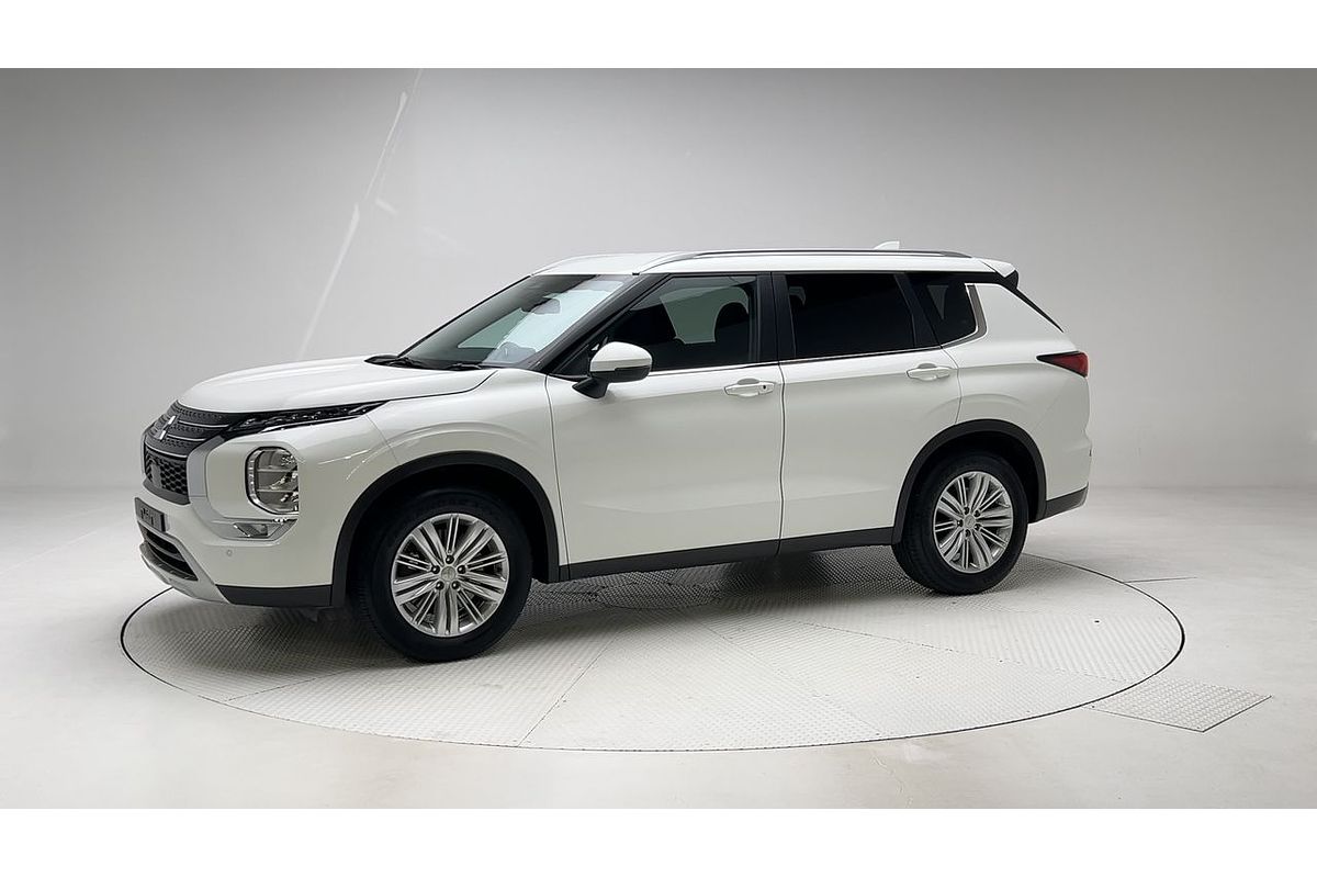 2024 Mitsubishi Outlander LS ZM