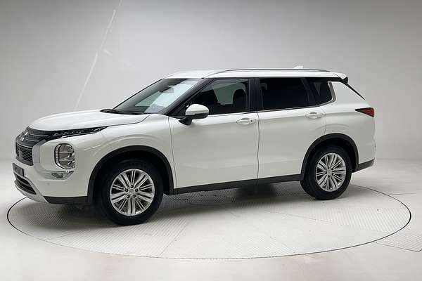 2024 Mitsubishi Outlander LS ZM