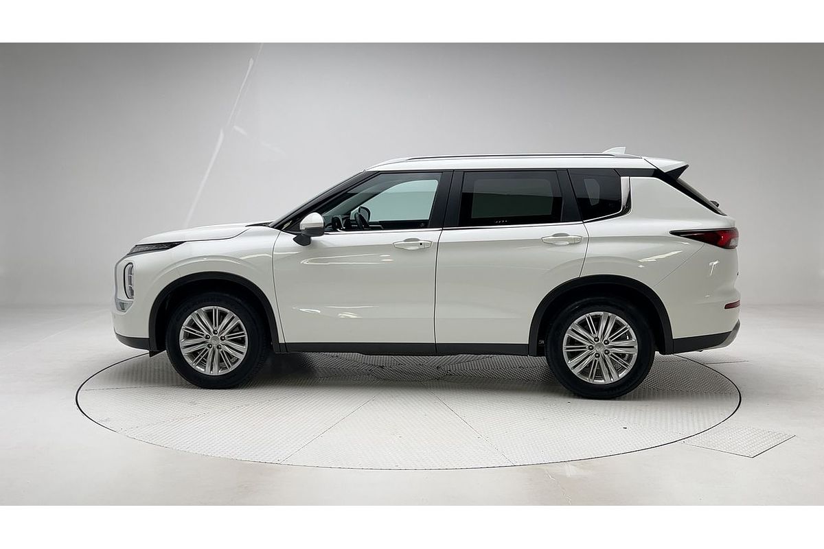 2024 Mitsubishi Outlander LS ZM