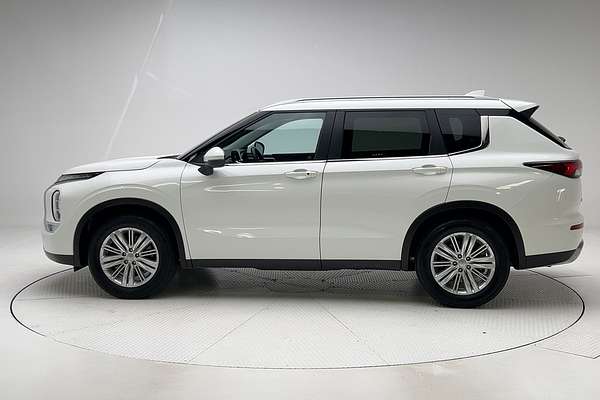 2024 Mitsubishi Outlander LS ZM