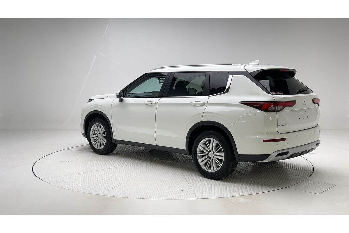 2024 Mitsubishi Outlander LS ZM