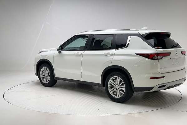 2024 Mitsubishi Outlander LS ZM
