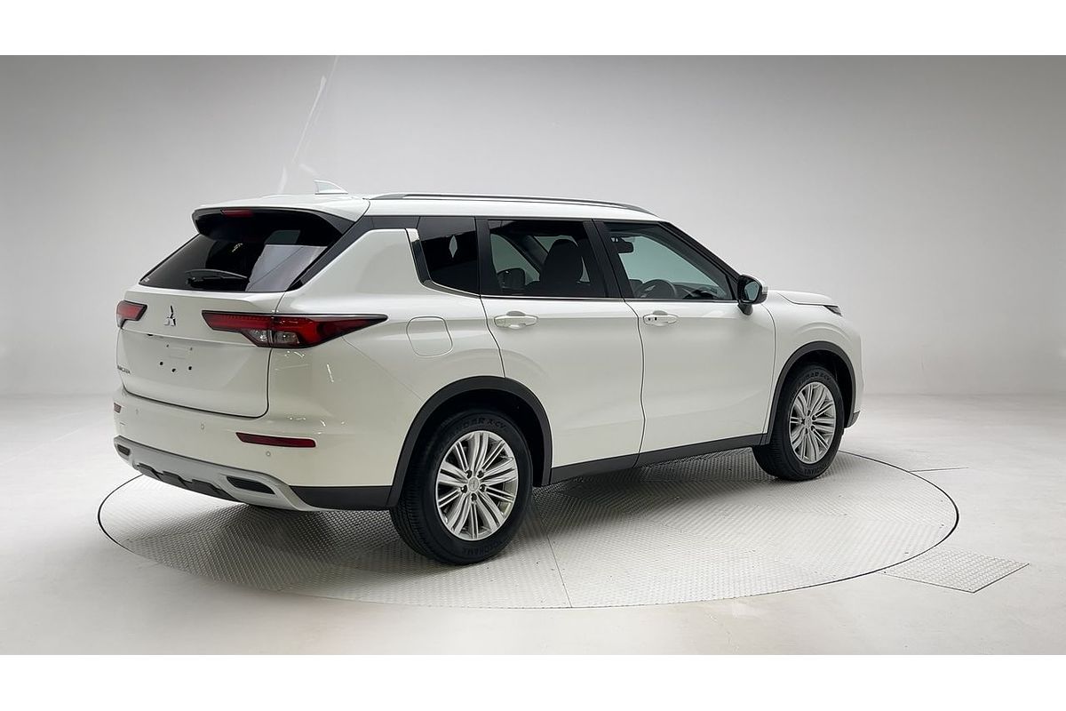 2024 Mitsubishi Outlander LS ZM
