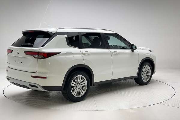 2024 Mitsubishi Outlander LS ZM