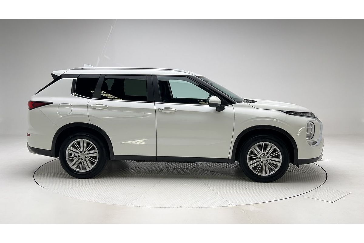 2024 Mitsubishi Outlander LS ZM