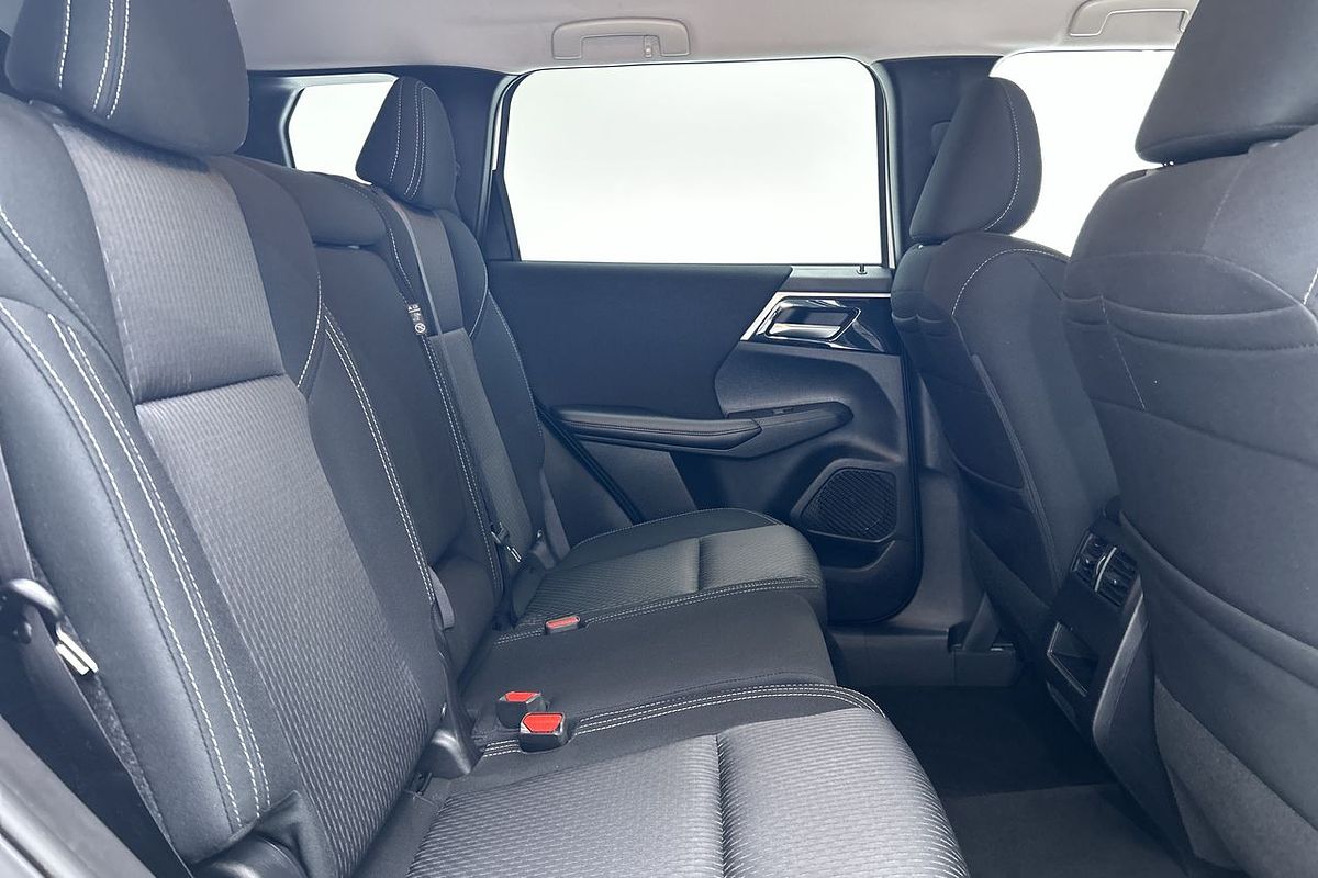 2024 Mitsubishi Outlander LS ZM