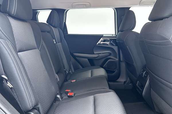 2024 Mitsubishi Outlander LS ZM
