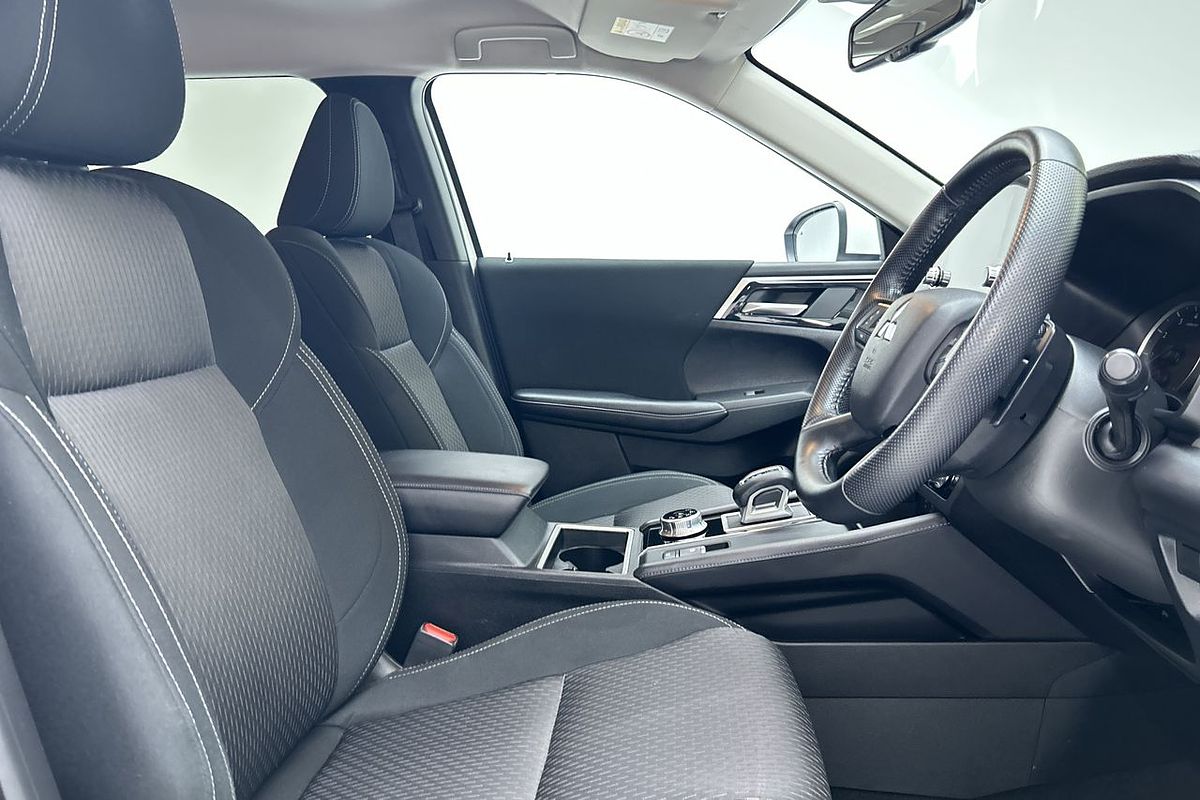 2024 Mitsubishi Outlander LS ZM