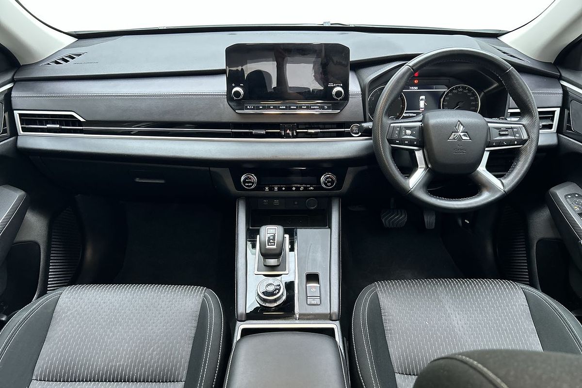 2024 Mitsubishi Outlander LS ZM