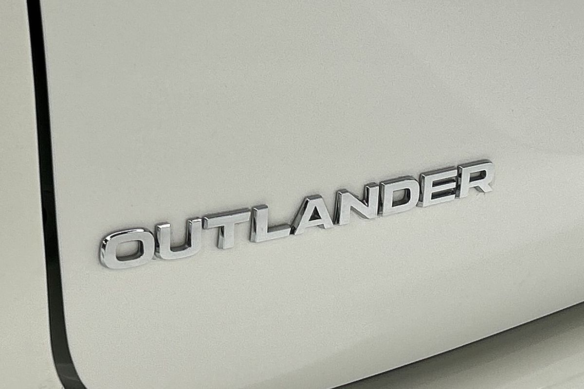 2024 Mitsubishi Outlander LS ZM