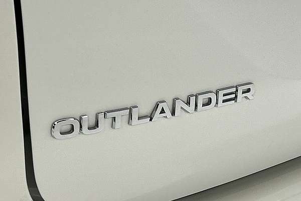 2024 Mitsubishi Outlander LS ZM