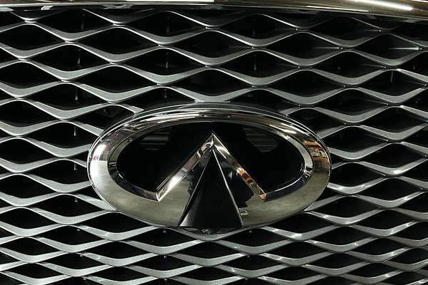 2018 INFINITI QX80 S Premium Z62