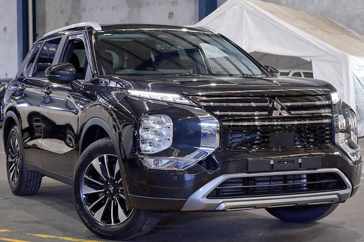2025 Mitsubishi Outlander LS ZM