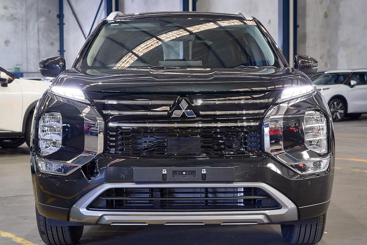 2025 Mitsubishi Outlander LS ZM