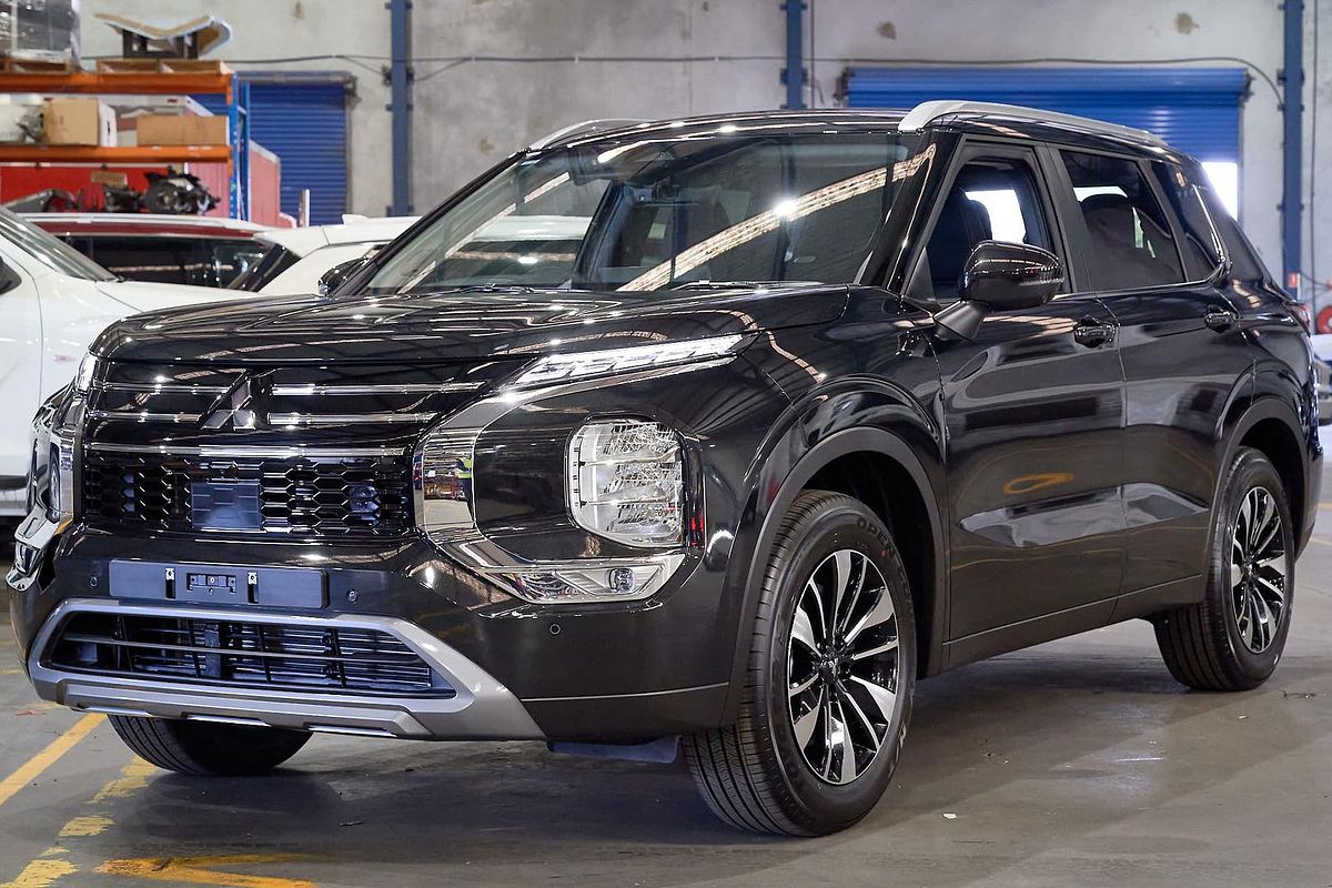 2025 Mitsubishi Outlander LS ZM