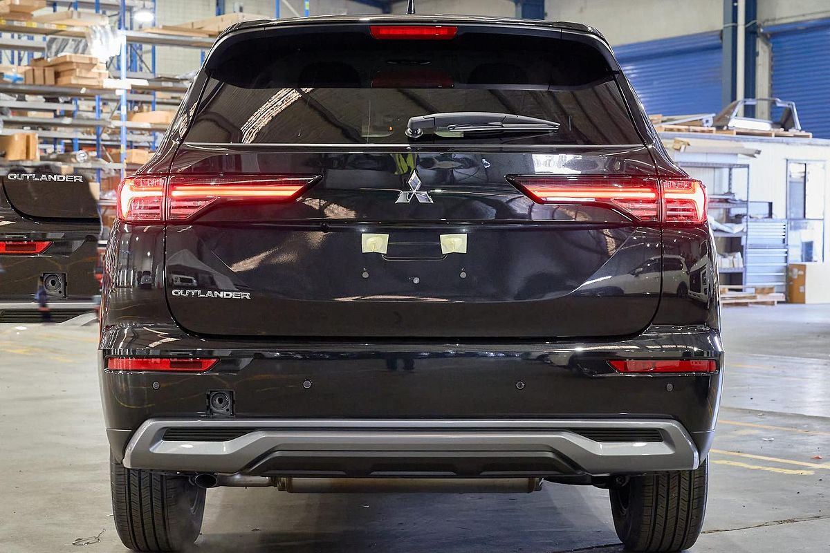 2025 Mitsubishi Outlander LS ZM