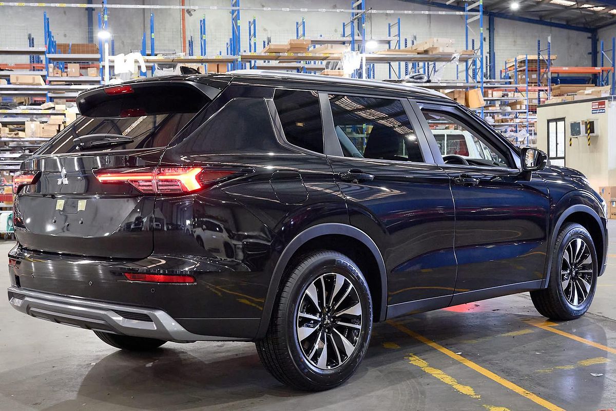 2025 Mitsubishi Outlander LS ZM