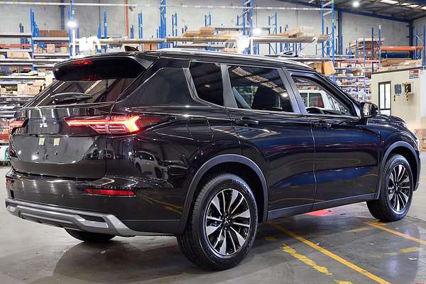 2025 Mitsubishi Outlander LS ZM