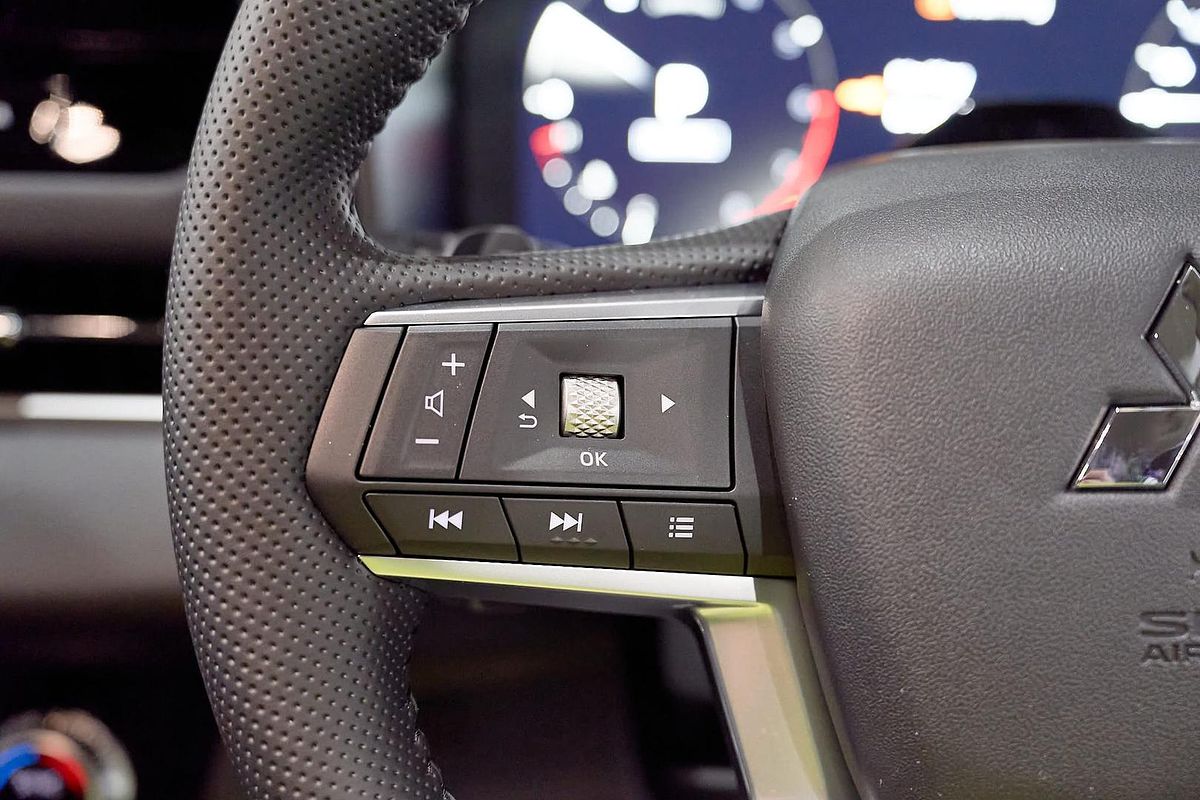2025 Mitsubishi Outlander LS ZM