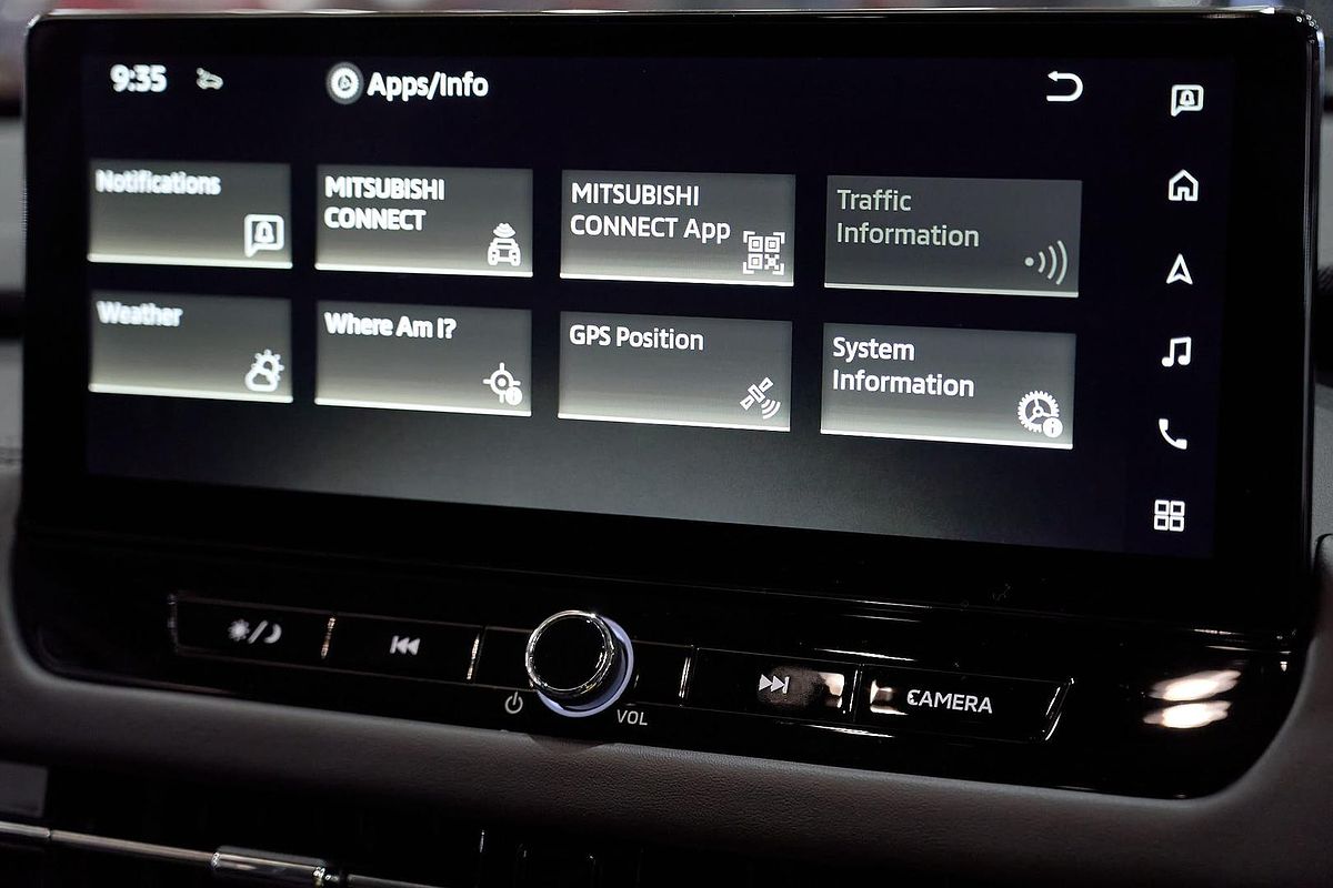2025 Mitsubishi Outlander LS ZM
