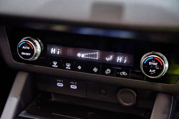 2025 Mitsubishi Outlander LS ZM